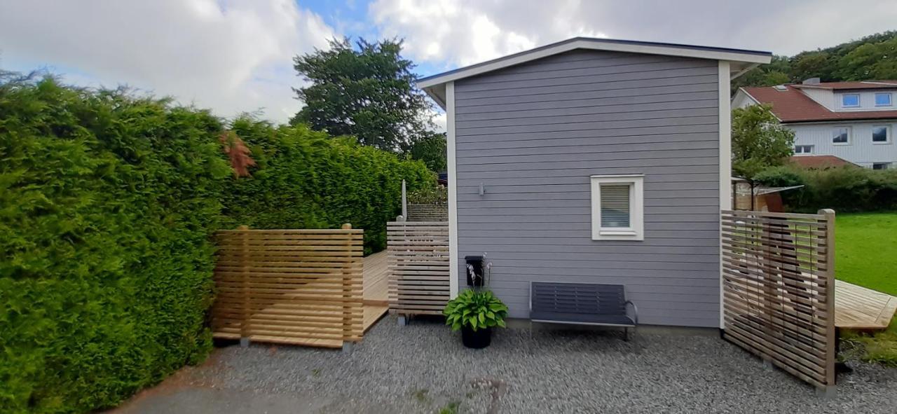 Semesterbostad Tiny Grey House With Loft, 15 Min From Center